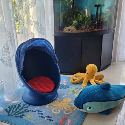 Aquarium und Drehsessel